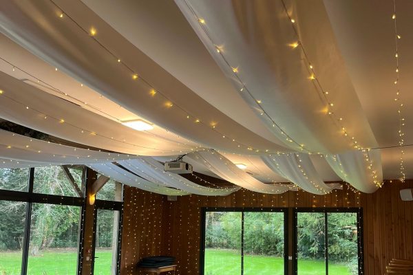 Tenture satin et guirlande haras du reuzel Orgere